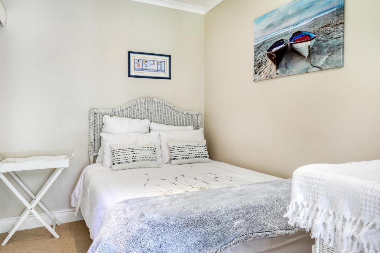 Camps Bay Sunsets - With Magnificent Views * Cape Town